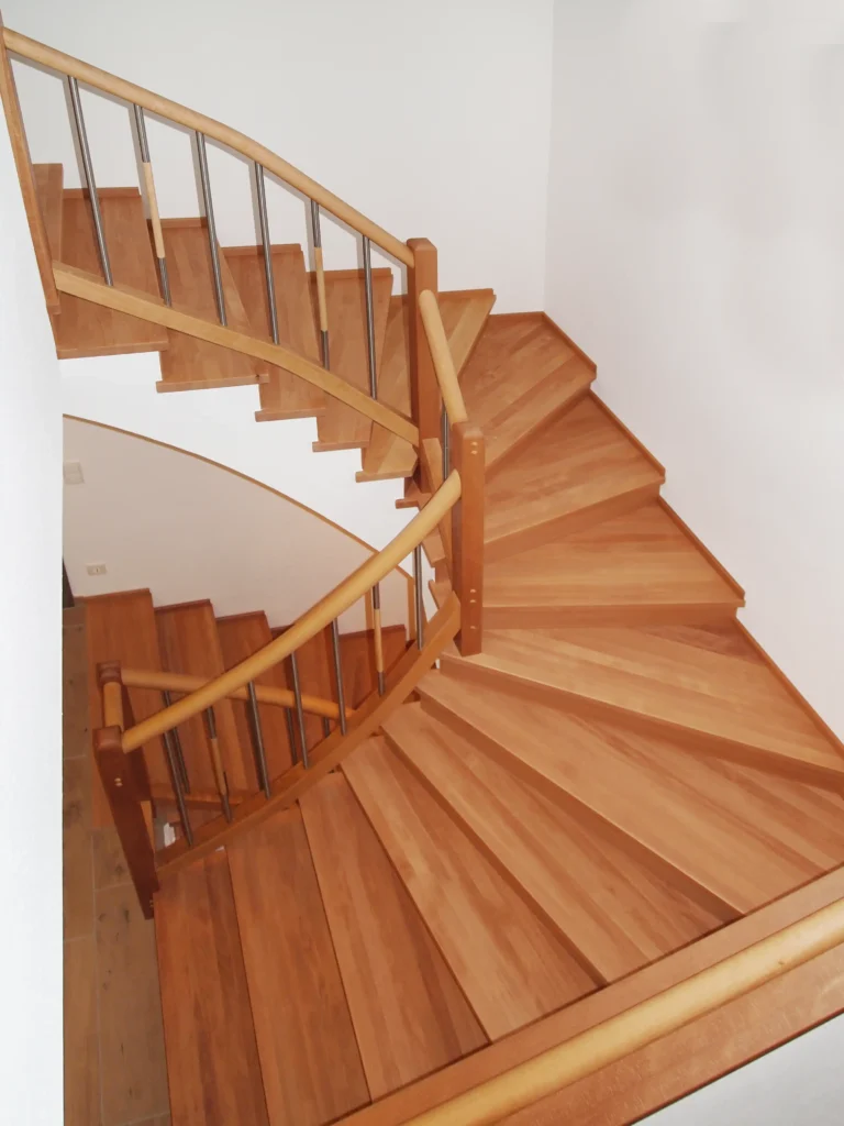 Stufenbelegung einer Betontreppe, Buche massiv