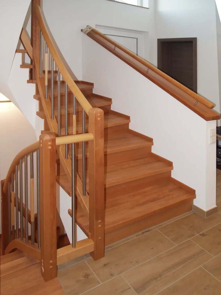 Stufenbelegung einer Betontreppe, Buche massiv