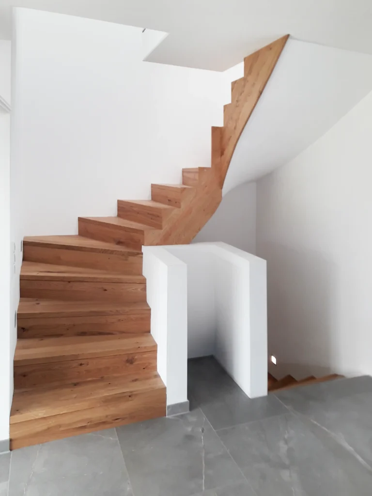 Stufenbelegung einer Betontreppe, Eiche massiv