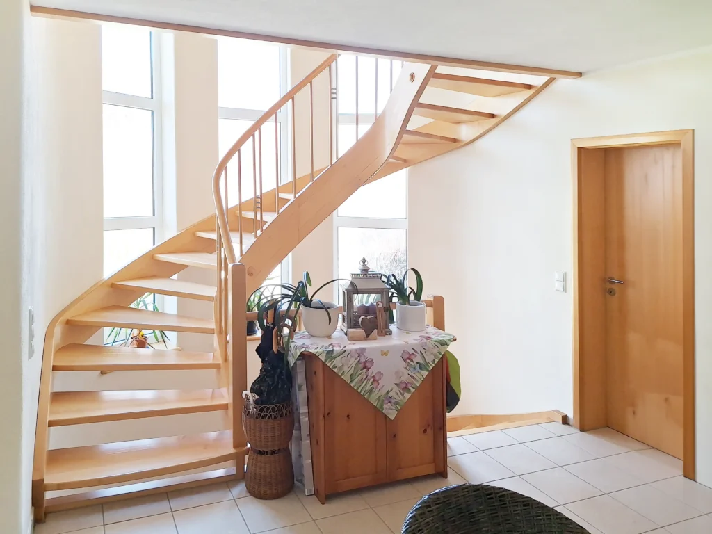 Eingestemmte Treppe, geschwungen