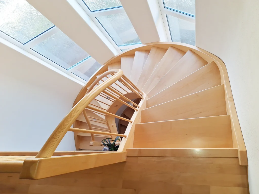 Eingestemmte Treppe, geschwungen