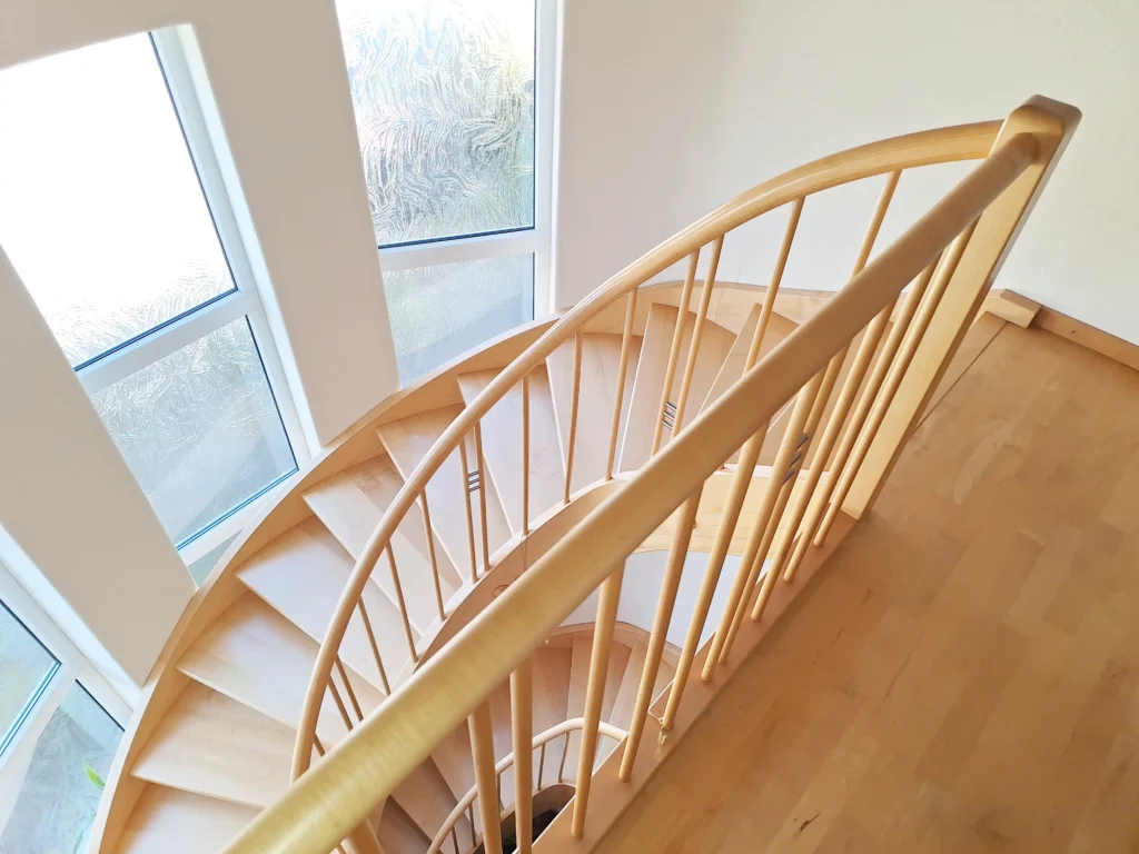 Eingestemmte Treppe, geschwungen