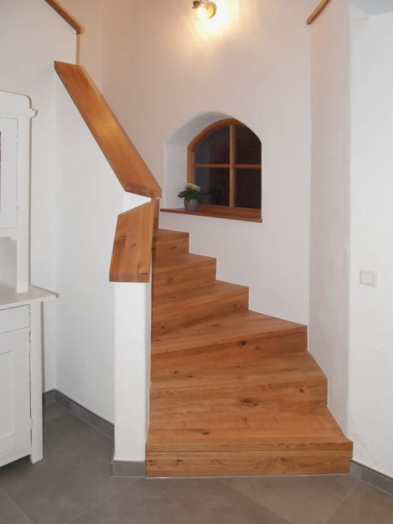 Stufenbelegung einer Betontreppe, Eiche massiv